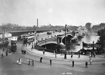 Blackfriars Bridge en Bankside elektriciteitscentrale, Londen