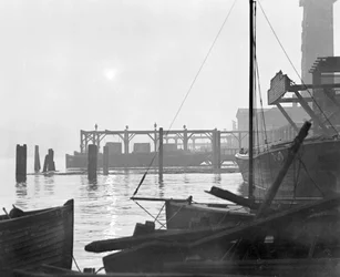 Zonsopgang over Lambeth waterfront kijkend naar het oosten, Londen, begin jaren 1930