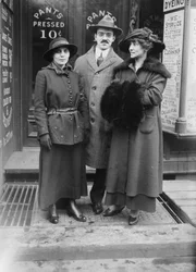 Fania Mindell, redacteur Harold Hersey en Marian Bloom waarschijnlijk genomen tijdens het Bownsville-proces, 1917