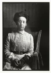 Portret van Margaretha Breitner, zus van de fotograaf