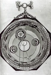 Een Volvelle, mogelijk de cycli van de Maan tonend, naar een illustratie uit Astronomicon Caesareum door Petrus Apianus, 1540