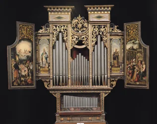 Koororgel met open panelen