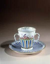 Duitse kunst: Beker met trembleuse versierd in porselein uit Meissen. 1730. Parijs, decoratieve kunsten