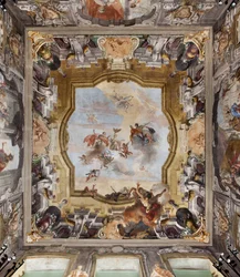 Plafond van de balzaal van het Dugnani Paleis