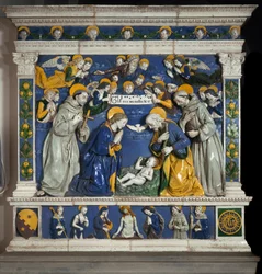 De geboorte van Christus met Sint Franciscus van Assisi en Sint Antonius van Padua. Voorstelling van de Heilige Drie-eenheid met God, Jezus Christus en de duif van de Heilige Geest. Hoogreliëf keramiek door Giovanni della Robbia (1469-1529) circa 1485