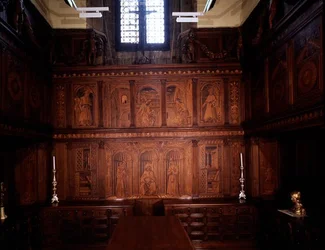 Kasten na restauratie in de Noordelijke Sacristie (Sacrestia delle Messe) (ingelegd hout)