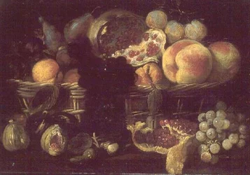Een mand met fruit en een bord met fruit