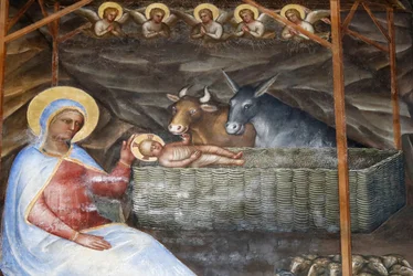 De doopkapel van Padua. Plafondschilderingen 14e eeuw door Giusto de Menabuoi. De geboorte van Christus. Padua. Italië. (foto)