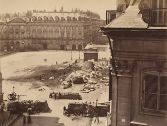 De Place Vendome in Parijs na de vernietiging van de kolom