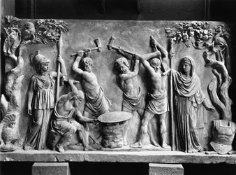 Hephaestus en Cyclopen smeden het schild van Achilles (marmer) (zw/w foto)