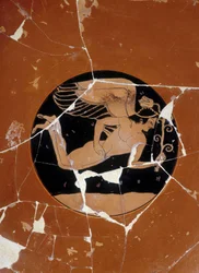 Attische beker met rode figuren (detail) gesigneerd door de pottenbakker Kachrylion, die een Griekse held voorstelt als een knappe jonge man met vleugels (misschien Eros), 510 v.Chr. Griekse keramiek gerestaureerd. Museo archeologico Firenze. Archeologisch