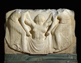 Griekse kunst: de geboorte van Venus uit de golven ondersteund door de Horai. Reliëf van de Ludovisi-troon, uit Locri. 460-450 v.Chr. Museo Nazionale Romano (Palazzo Altemps)