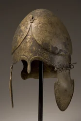 Helm met fallische applicatie, Chalcidisch, 5e-4e eeuw v.Chr.