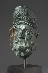 Vaatuitloop in de vorm van het hoofd van Herakles (brons)