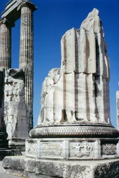 Basis van een kolom in de Tempel van Apollo, ca. 300 v.Chr.