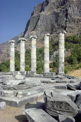 Ruïnes en Acropolis Rots in de Tempel van Athena Polia, midden 4e eeuw v.Chr.