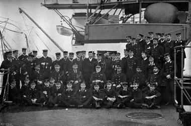 Admiraal Lord Walter Kerr en zijn officieren op het achterdek van zijn vlaggenschip, HMS Majestic, 1896