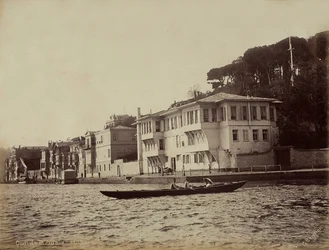 Gebouwen langs de Baai van Tarabya, aan de Zee van Marmara, Turkije