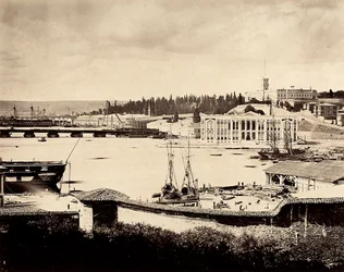 Het havengebied van Constantinopel met de scheepswerf, in Turkije