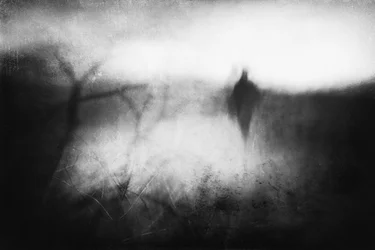 Mysterieuze donkere gestalte