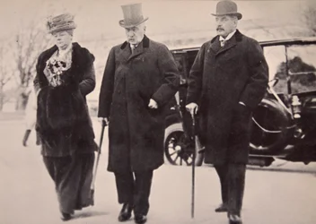 John Pierpont Morgan met zijn zoon en dochter bij het Money Trust-onderzoek
