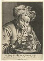 Oude man die een kooltje aanblaast