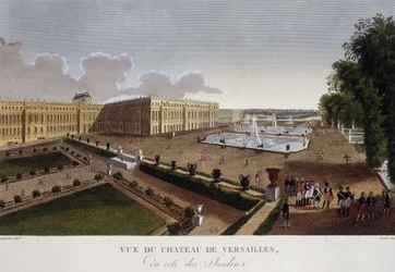 Kasteel van Versailles aan de kant van de tuinen - in 
