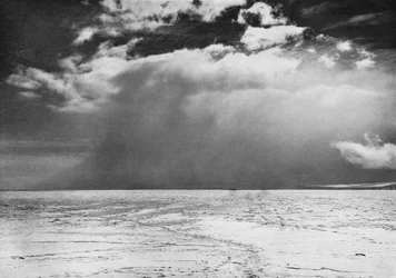 Een Sneeuwstorm nadert over het Zee-ijs, ca. 1910-1913, 1913