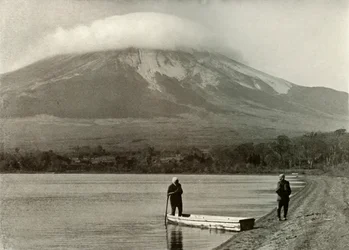 Fuji vanaf Drie-Dagen-Maan Meer, 1910