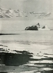 De Hut en de Westelijke Bergen vanaf de Top van de Oprit, ca. 1910-1913, 1913