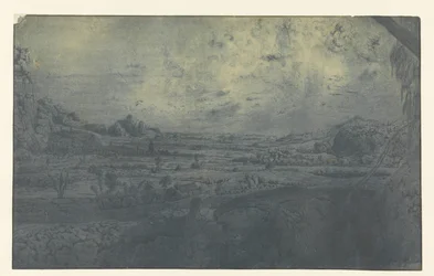 Bergvallei met omheinde velden