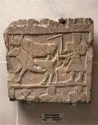 HIMYARITE KUNST: Reliëf met arbeidsscène. Jemen, 2e eeuw v.Chr. (steen)