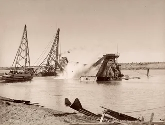 Ontploffing van een baggerschip in een kanaal
