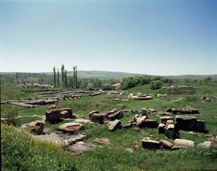 Uitzicht op de ruïnes van de site