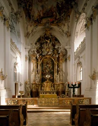 Interieur van de abdij van San Marino en San Anianus