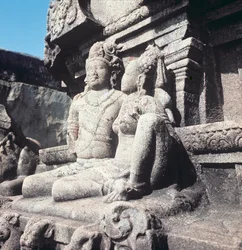 Gesneden figuren van Shiva en Parvati, ca. 800 AD