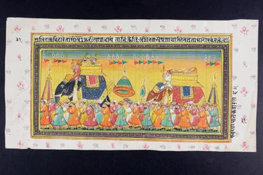 Dignitarissen rijden op de rug van een olifant in een howdah begeleid door een mahout of olifantendrijver, Rajasthani miniatuurschildering