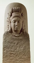 Beeld van Ekamukha Siva-Linga uit de tempel in Khoh