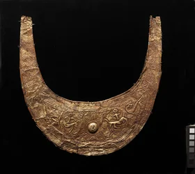 Halvemaanvormig ornament (tobelo)