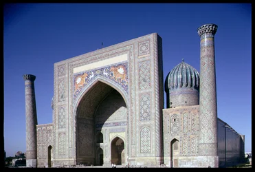 Gevel van de Shirdar Madrasa, Timuridische periode, Rigestan-plein
