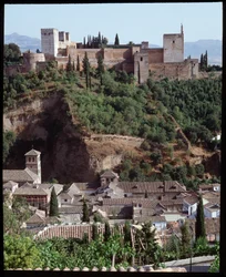 Uitzicht op de vesting en het paleis van Alhambra
