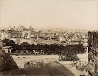 Uitzicht op de stad Agra en de Moti-moskee (Agra Fort), ca. 1890 (zilveren gelatin afdruk)