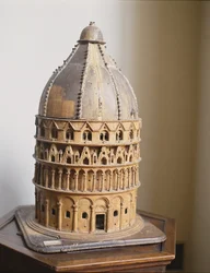 Een model van de Doopkapel in Pisa