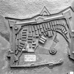 Een reliëfkaart van het fort van Canea, Kreta in 1608