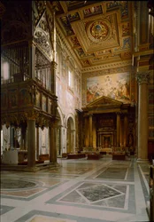 Gotische kunst: uitzicht op het pauselijke altaar boven het Tabernakel gemaakt door Giovanni di Stefano rond 1367, versierd met twaalf panelen beschilderd door Barna da Siena. 1367-1368. Basiliek van St. Jan van Lateranen