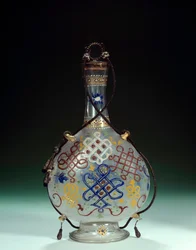 Italiaanse kunst: glazen fles met polychrome decoraties