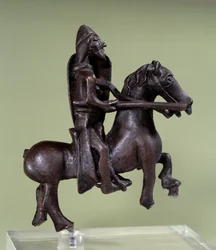 Romaans kunst: bronzen ruiterstandbeeld met harnas