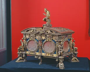 De Farnese Kist, door Sebastiano Sbarri (fl.1548-61) en Giovanni Bernardo da Castel Bolognese, 1548 (zilver en lapis lazuli)