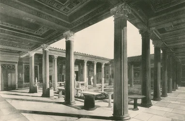 Het peristilium in het huis van de Vettii (gravure)