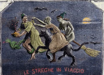 De heksen op weg naar de sabbat: een zit op een zwarte kat, een andere op een bezem en de derde draagt een elixer op een draak. Gravure